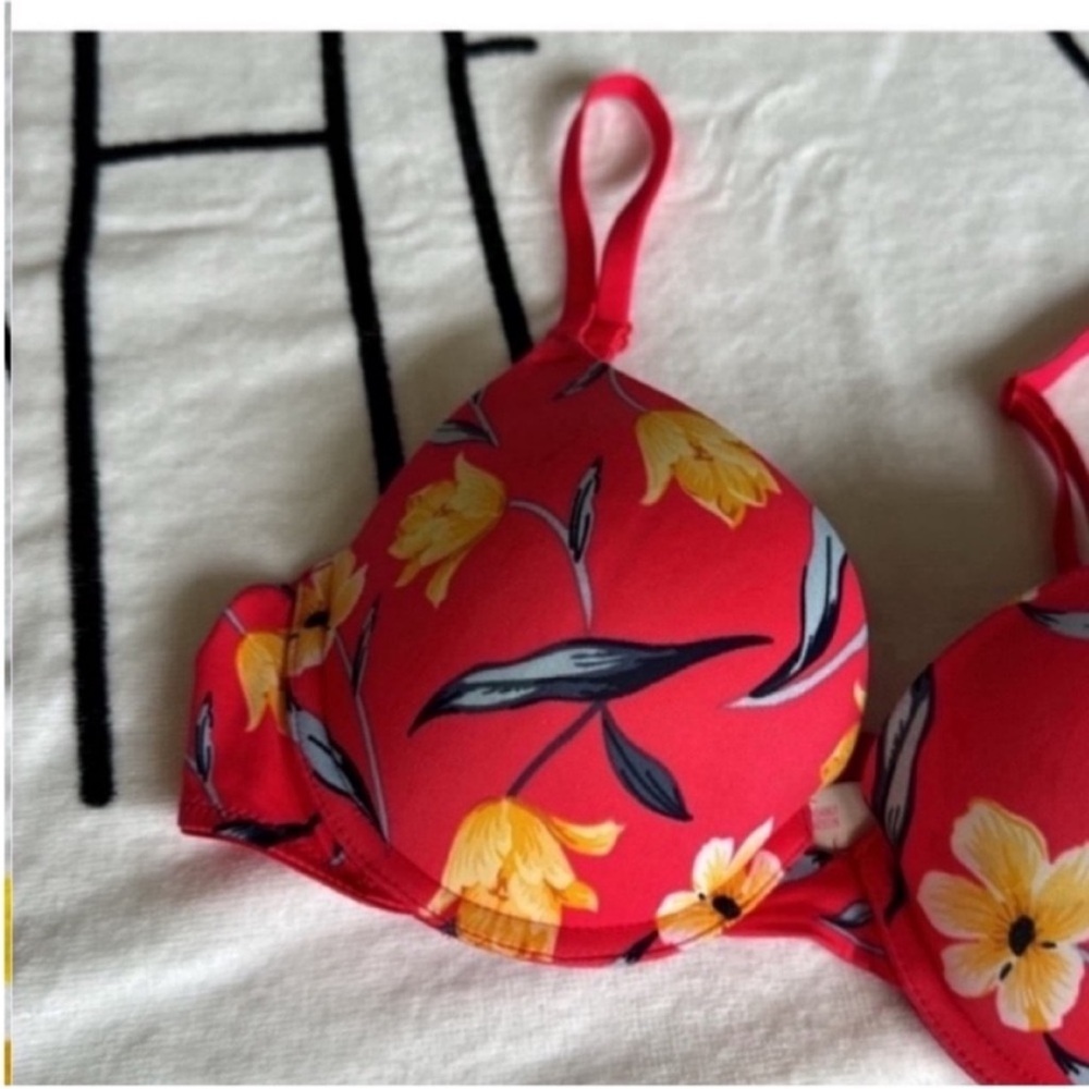 Victoria's Secret Floral Bra - Picture 5 of 13